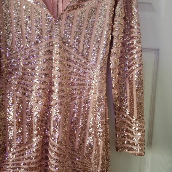 Rose gold sequined bodycon mini dress - Picture 3 of 4